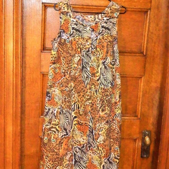 Comfortable, Designed Safari ~ DRESS ~ Medium - Picture 1 of 3